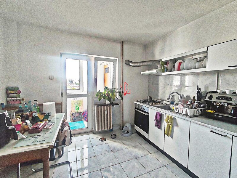 Apartament decomandat, cu balcon si- teras