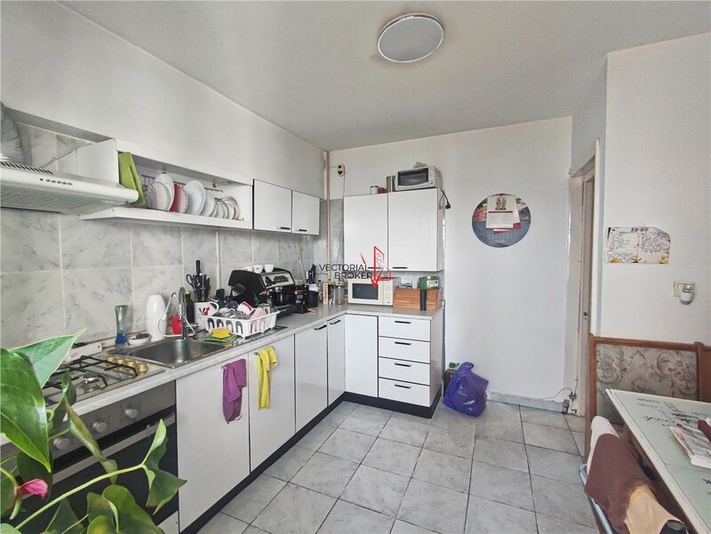 Apartament decomandat, cu balcon si- teras