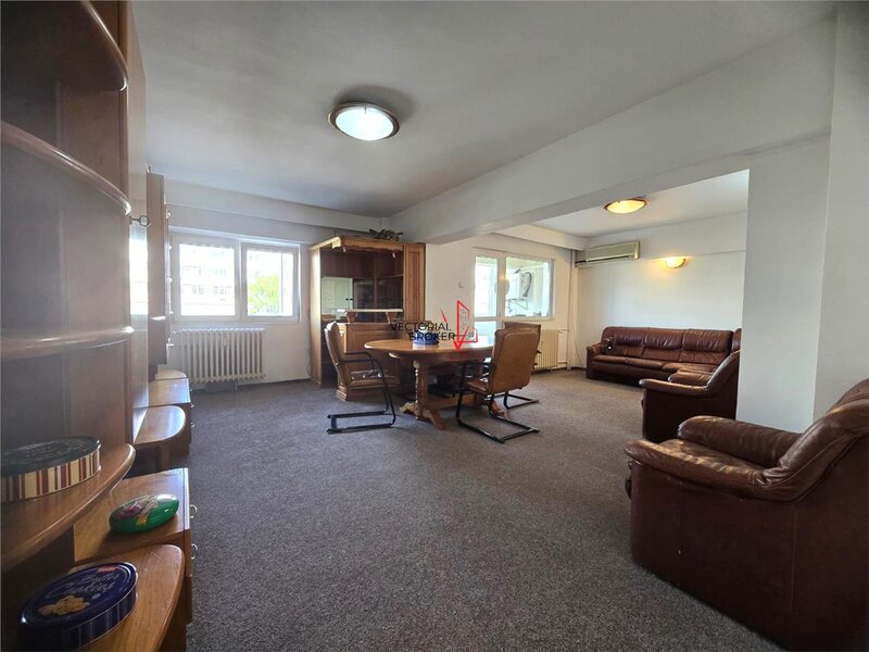 Apartament decomandat, cu balcon si- teras