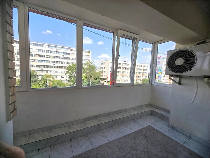 Apartament decomandat, cu balcon si- teras