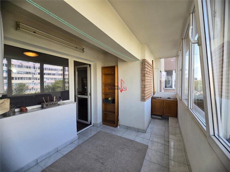 Apartament decomandat, cu balcon si- teras