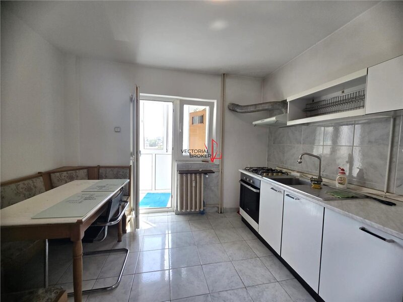 Apartament decomandat, cu balcon si- teras