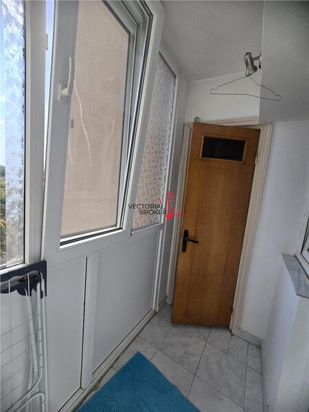 Apartament decomandat, cu balcon si- teras